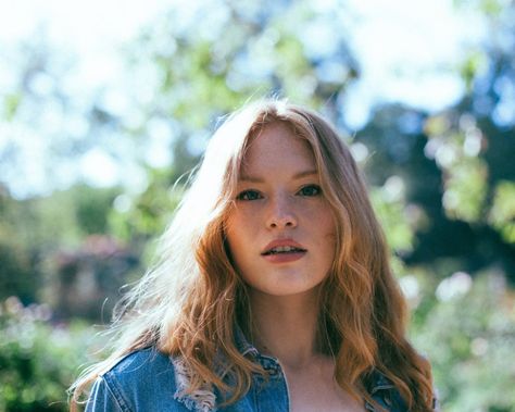 FREYA RIDINGS Freya Ridings, Secretly Married, Hair Styles 2014, Best Dj, Clear Complexion, Female Singers, British Artist, Korean Beauty, Beauty Inspiration