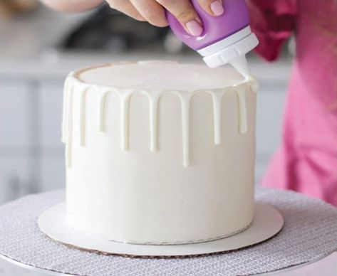 Mandy Merriman, Drip Icing, Drip Cake Tutorial, Drip Cake Recipes, Easy Buttercream Frosting, Icing Recipes, Smores Cake, White Chocolate Cake, Chocolate Drip Cake