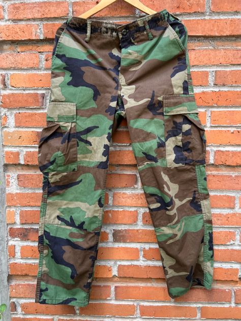 These pants were purchased from a soldier here in Mexico City. These were used in the 90’s as part of the transition from OG107 to M81 Woodland. M81 Woodland, Camo Gear, Mexican Army, Army Pants, A Soldier, Role Play, Mens Streetwear, Mexico City, Cargo Shorts