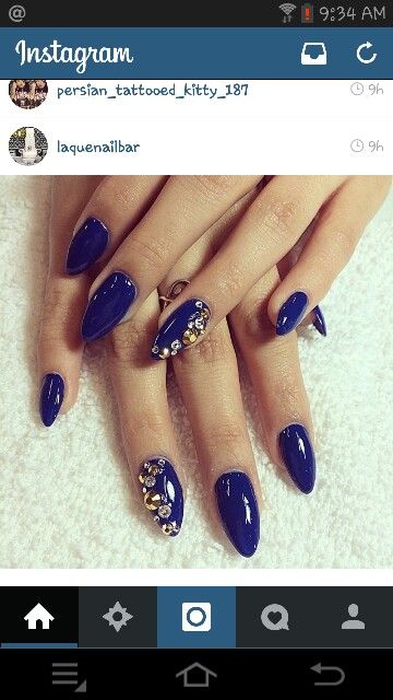 Love! Dark blue stiletto nails and jewel accent Nails Design Stiletto, Blue Stiletto Nails, Ideas For Nails, Ring Finger Nails, Pretty Manicures, Nails Dark, Sassy Nails, New Nail Designs, Trendy Nail Art Designs