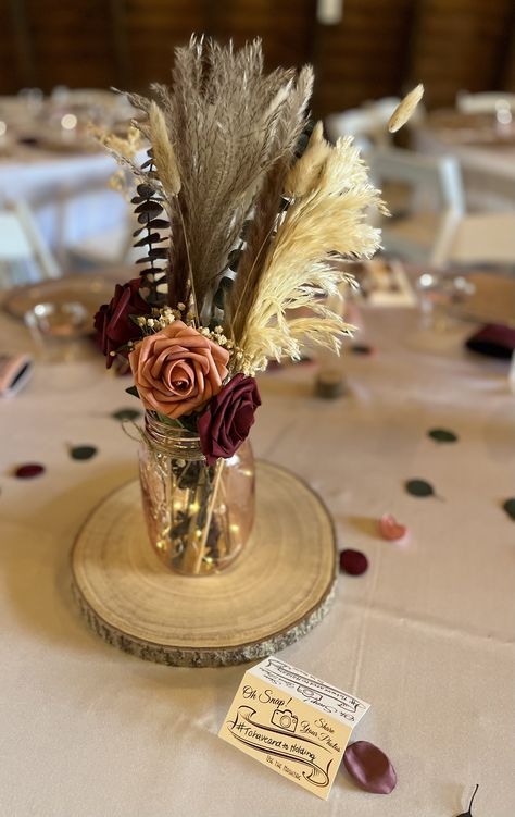 Vaquera Centerpieces, Rose Gold Western Quinceanera Decorations, Boho Western Centerpieces Wedding, Cowboy Table Centerpieces, Cowboy Wedding Table Decor, Western Theme Centerpieces For 15, Western Gala Decor, Western Wedding Decor Ideas, Quince Decorations Western Theme