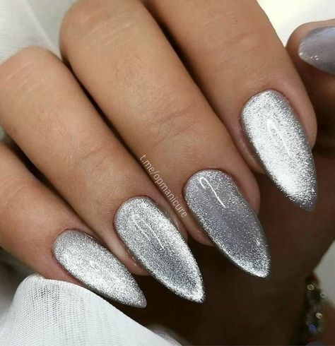 Silver Sparkly Nails, Nye Nails, Silver Nail Designs, Cat Eye Nails Polish, Unghie Sfumate, Silver Glitter Nails, Velvet Nails, Wedding Nails Glitter, Silver Nail