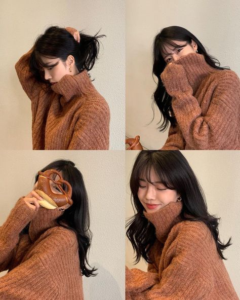 Sweater Selfie Pose, Poses For Pictures Instagram Korean, Sweater Photography Ideas, Selca Poses Ideas, Asian Selfies Poses, Sweater Photoshoot Picture Ideas, Sweater Poses, Sweater Photoshoot, Woman Photoshoot