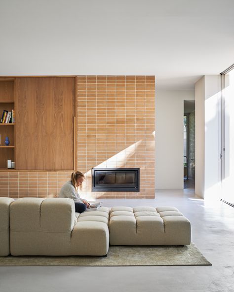 Project // Cream House Architecture // Vanessa Yee Architects for Davis Architects Builder // Belcon Constructions Photography // Andy Macpherson Studio Product // Austral Bricks Symmetry in Wheat #brickworksbp #australbricks #interiordesign #homedesign #homeinspiration #inspiration #bohemian #indoorbrick #interiordesignideas #interiordesigninspiration #interiors #modernsofa #whitesofa #whiteleathersofa #interiorbrick #exposedbrick #fireplaceideas #fireplaceinspiration #fireplaceinspo #design Austral Bricks, Modern Bohemian Home, The Local Project, The Lifestyle, Brickwork, Fireplace Design, Indoor Outdoor Living, Lounge Room, Modern Bohemian