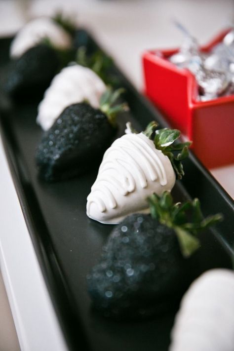 Black Bridal Shower Theme, All Black Baby Shower Theme, Goth Party Decorations, Gothic Bridal Shower Ideas, Black And White Dessert Table, Halloween Bridal Shower Ideas, Black And White Decorations, White Chocolate Covered Strawberries, Halloween Bridal Showers