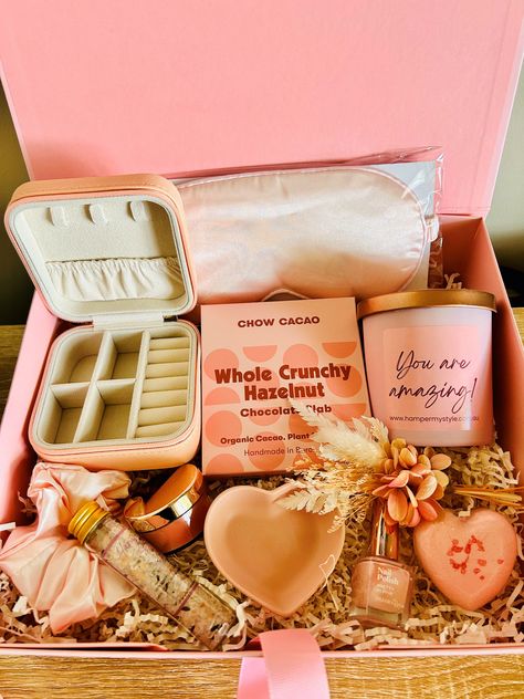 Luxury Gift Hamper for Her - You are Amazing! Travel Hampers, Bridesmaid Hamper Ideas, Gift Hamper Ideas For Her, Skincare Hamper, Birthday Hamper For Her, Gift Hamper Ideas, Rakhi Hampers, Pink Gift Basket, Hampers Ideas