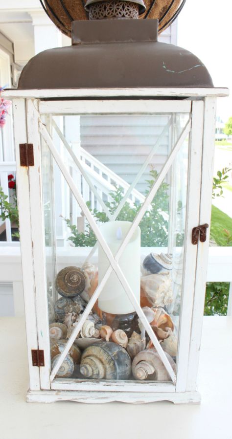 Ideas With Seashells, Lantern Decorating Ideas, Beach Decorating Ideas, Summer Vignettes, Beach Cottage Style Decor, Coastal Style Decorating, Porch Floor, Beach Bathroom, Lantern Ideas