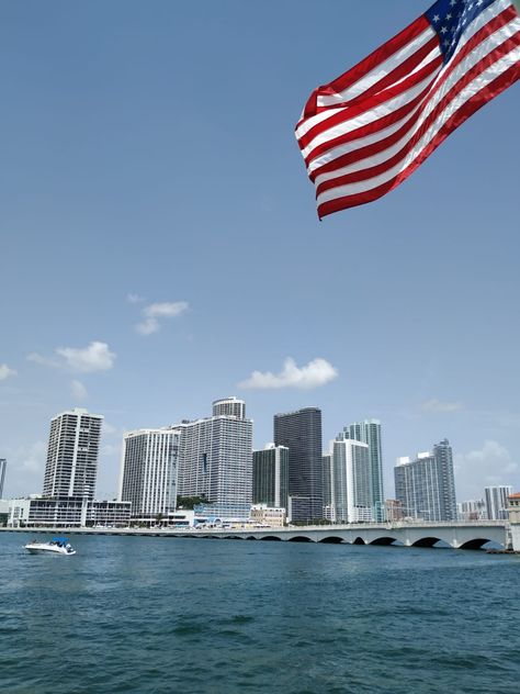 Miami Skyline, Us Flag, Miami Florida, Dream Board, Usa Flag, San Francisco Skyline, Miami, Vision Board, Florida