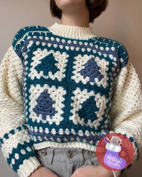 Christmas Granny Square Crochet, Square Crochet Sweater, Granny Square Crochet Sweater, Christmas Granny Square, Crochet Jumper Pattern, Modern Crochet Patterns Free, Crochet Granny Stitch, Pullover Crochet, Square Sweater