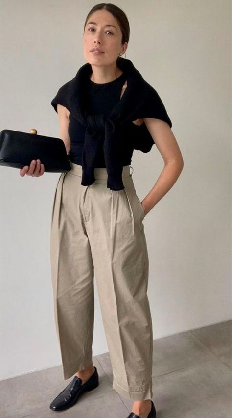 Toast Style Clothing, Balloon Trousers Outfit, Old Money Ootd, Minimal Style Outfits, Day Fashion, Old Money Style, Neutral Outfit, 가을 패션, Knit Tank