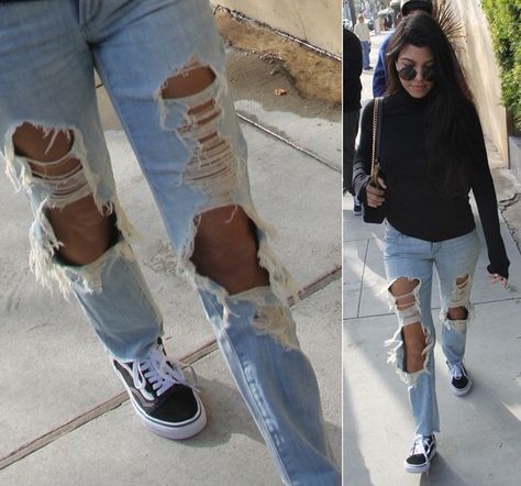 Kourtney Kardashian's Good American jeans with holes so big, they might as well have been shorts Holey Jeans Outfit, Extremely Ripped Jeans, How To Rip Your Jeans, Holey Jeans, Ripped Baggy Jeans, Diy Ripped Jeans, Jeans With Holes, Birkenstock Outfit, Sleeveless Duster