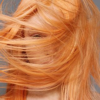 Orange Creamsicle Hair, Soft Peach Hair, Peach Fuzz Hair Color, Tangerine Hair Color, Peach Fuzz Makeup, Orange Hair Dye Ideas, Peach Fuzz Color, Peach Fuzz Nails, Best Hair Color For Green Eyes