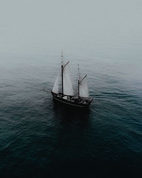 Old Ship Aesthetic, Sailor Astethic, Sailor Aesthetic Sea, Pirate Academia, Pirate Ship Aesthetic, Liveship Traders, Dark Nautical Aesthetic, Dark Nautical, Sailor Aesthetic