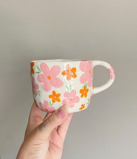 Aesthetic Mug Pottery Painting, Poterry Painting Mug, Painting Mugs Ideas Aesthetic, All Fired Up Pottery Ideas, Ceramic Pottery Ideas Aesthetic, Pottery Painting Aesthetic Ideas, Cute Mug Painting Ideas Aesthetic, Ceramic Cereal Bowl Ideas, Creative Pottery Painting