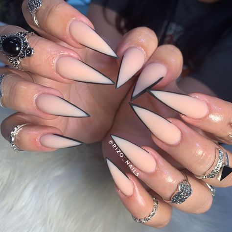 Cute Nails Acrylic Stilettos, Fall Nails Stiletto Almond, Nails 2023 Trends Stiletto, October Stilleto Nails, Black And White Nails Stiletto, Nude Stilletos Nails, Stiletto Nails Medium Length, Stiletto Nails Spring, Steletoes Nails Design