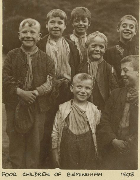 Poor children of Birmingham 1898 1800s Photography, Victorian Street, Peter And The Starcatcher, Street Urchin, Altered Photo, Birmingham England, Poor Children, Boy Poses, Historical Pictures