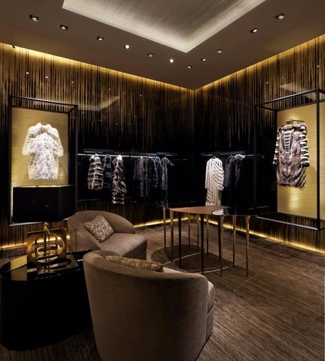 New Fendi Milan boutique will open up with the longest runway - Pursuitist Retail Interior Design, Interior Vintage, Shop Front Signage, Store Interiors, Shop House Ideas, Shop House Plans, Retail Interior, Design Display, Shop Interior Design