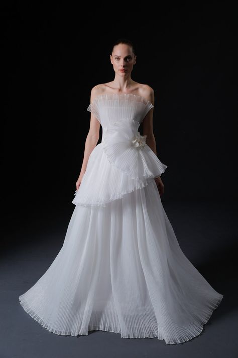 Isabelle Armstrong Bridal & Wedding Dress Collection Spring 2020 Trumpet Wedding Dress Lace, Sheath Wedding Dress Lace, Western Wedding Dresses, Fitted Wedding Dress, Bridal Fashion Week, Wedding Dress Trends, Princess Wedding Dresses, New Wedding Dresses, Best Wedding Dresses