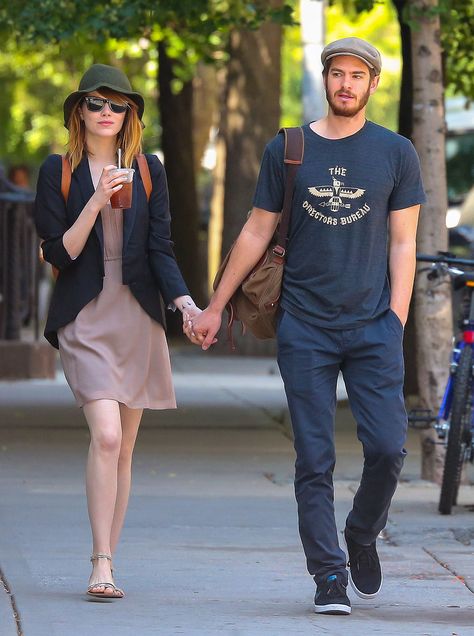 Emma Stone and Andrew Garfield Give Us Some Movie-Worthy PDA: Emma Stone and Andrew Garfield stepped out together in NYC on Monday, and they weren't shy about hand-holding and showing adorable PDA. Emma Stone Street Style, Emma Stone Outfit, Emma Stone Andrew Garfield, Emma Stone Style, Kari Jobe, Stylish Couple, Andrew Garfield, Golden Globe Award, Emma Stone