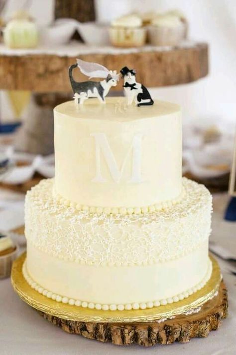 Outdoor Farm Wedding, Cat Wedding Cake Topper, Bridal Cake Topper, Different Wedding Cakes, Wedding Cake Prices, Cat Cake Topper, Pretty Wedding Cakes, Wedding Cakes Elegant, Canada Wedding