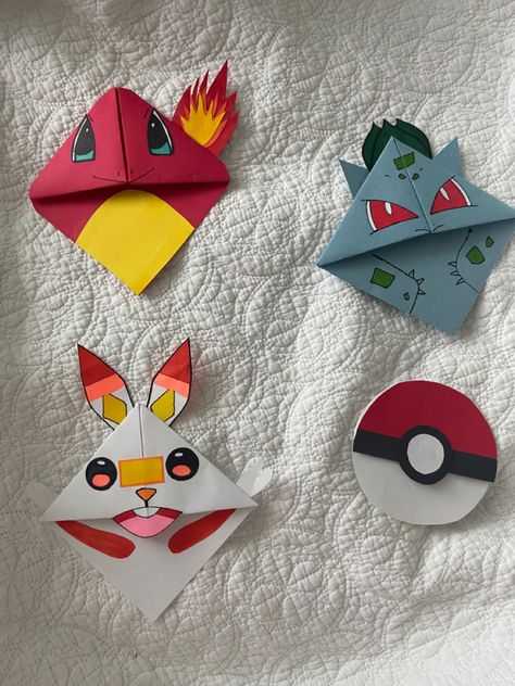 Crafts To Do With Pokemon Cards, Pokémon Bookmark, Pokemon Bookmarks Diy, Origami Pokeball, 3d Origami Pokemon, Pokemon Bookmark, Pokemon Diy, Instruções Origami, Pokemon Craft