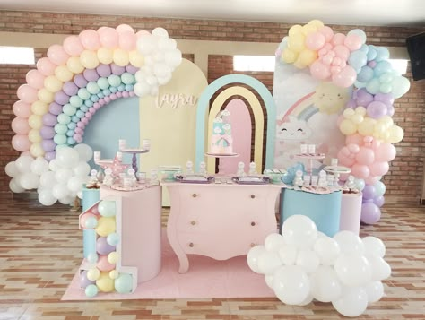 Pastel Rainbow Birthday Theme, Baby Shower Arcoiris Decoracion, Pastel Rainbow Birthday Party Decorations, Pastel Birthday Decor, Baby Shower Arcoiris, Rainbow Baby Birthday, Rainbow Theme Baby Shower, Pastel Rainbow Party, Rainbow Themed Birthday Party