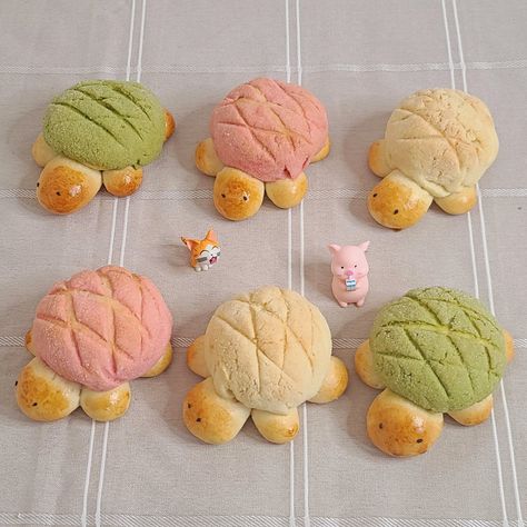 Melon Pan Recipe, Dulces Aesthetic, Japanese Turtle, Pan Aesthetic, Asian Baking, Melon Pan, Melon Bread, Kawaii Turtle, Melon Soda