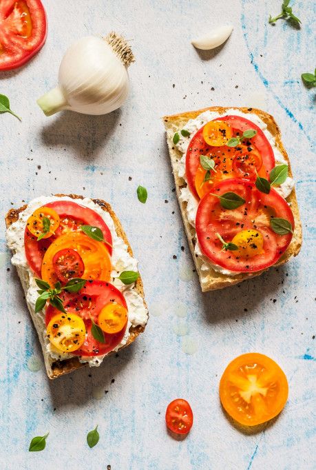 Ina Garten Appetizers: Tomato crostini with whipped feta #inagartenrecipes #inagarten #appetizerrecipes Tomato Crostini With Whipped Feta Ina Garten, Ina Garten Whipped Feta Crostini, Fig Appetizer Recipes, Tomato Crostini, Fig Appetizer, Roasted Figs, Goat Cheese Tart, Fancy Appetizers, Ina Garten Recipes