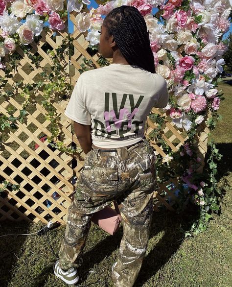 Camo Overalls Outfit Black Women, Camo Overalls Outfit, Aka Outfits, Homecoming Fits, Camo Overalls, Sorority Fashion, Overalls Outfit, Girl Fits, Outfit Goals