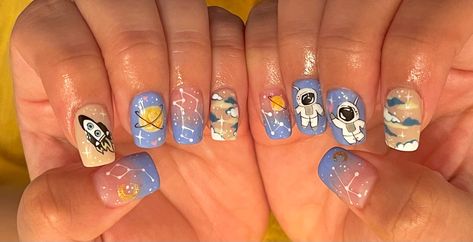 Space nails with astronauts❤️ Rocket Ship Nails, Astronaut Nail Art, Cute Space Nails, Short Space Nails, Nail Designs Space, Solar System Nails, Nasa Nails, Astronaut Nails, Space Nails Galaxy