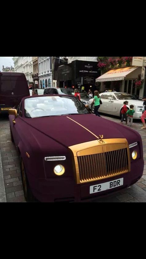 Gold and Burgundy Phantom Auto Rolls Royce, Xe Bugatti, Porsche 550 Spyder, Aventador Lamborghini, Luxurious Cars, Lamborghini Veneno, Rolls Royce Phantom, Fancy Cars, Koenigsegg