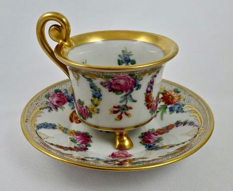 Unique Tea Cups, Novelty Teapots, Antique Tea Cups, Dresden Porcelain, Pottery Teapots, Vintage Teacups, Teapots And Cups, Antique Tea, Beautiful Coffee