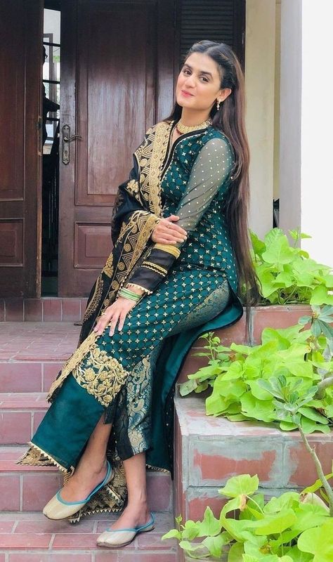 Hira Mani, Pakistani Fashion Casual, Pakistani Dresses Casual, Pakistan Fashion, Pakistani Wedding Dresses, Dress Indian Style, Stylish Dresses For Girls, Pakistani Dress Design, Indian Designer Outfits