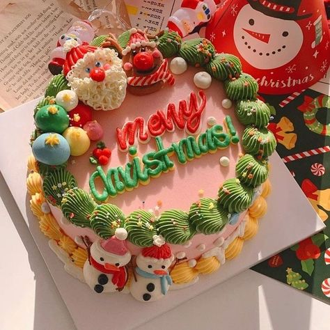 Pastel Cakes, Korean Cake, Christmas Cake Decorations, Xmas Cake, Winter Cake, Lifestyle Content, Christmas Cakes, Christmas Sweets, Cake Lover