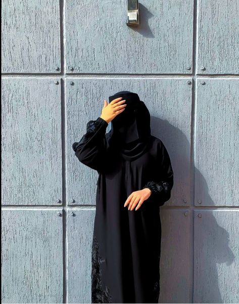 Niqab Aesthetic, Niqabi Girl, Blogger Poses, Muslimah Photography, Cute Formal Dresses, Hijab Style Tutorial, Hijabi Aesthetic, Cute Tumblr Pictures, Friend Poses Photography