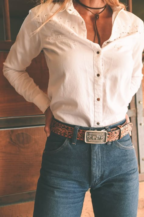 Refined Western Style, Western Lesbian Style, 90s Country Mom Aesthetic, Women Ranch Outfits, Ranch Fashion Women, American Western Fashion, Southern Cowgirl Outfits, 80s Country Fashion Women, Western Style Fashion