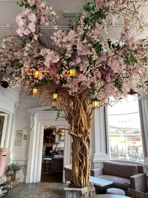 Boutique Decor, Cafe Interior Design, Salon Decor, Decor Idea, Cafe Interior, Cafe Design, Flowers Diy, Restaurant Design, Potpourri