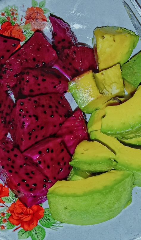 Fruits Buah Naga Aesthetic, Buah Naga, Makanan Diet, Instagram Life, Food Snapchat, Fresh Fruit, Diet Recipes, Watermelon, Healthy Recipes