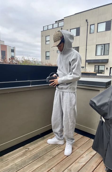 Men Tracksuit Outfit, Pull And Bear Outfit, Airport Outfit Men, Uk Street Style, Grey Sweatsuit, Sweatsuit Outfit, Guys Fits, Drippy Outfit, Drip Outfit Men