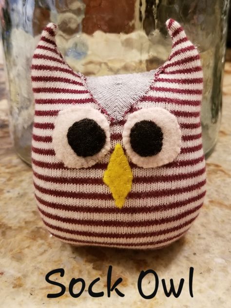 Sock Crafts No Sew, Sock Stuffies, Sock Owl, Sock Animals Tutorial, Fleece Toys, Owl Socks, Sock Dolls, Handmade Socks, Sock Crafts