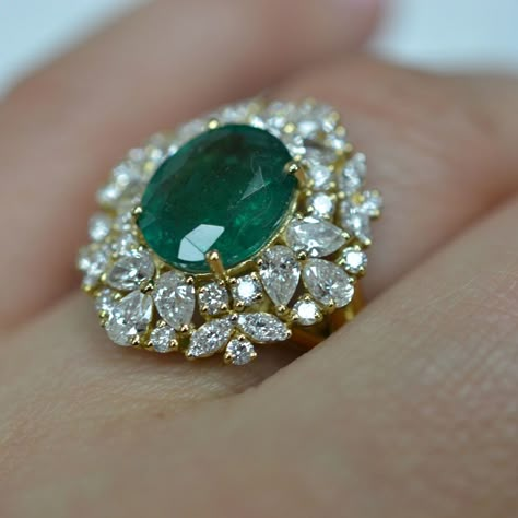 Diamond District Nyc, भारतीय दुल्हन संबंधी, Emerald Cocktail Ring, Emerald Cocktail, Emerald Rings, Pakistani Bridal, Jewelry Diamond, Emerald Jewelry, Gorgeous Jewelry