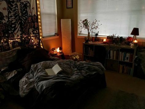 Cozy Dark Bedroom, Dark Cozy Bedroom, Random Oc, Art Random, Chill Room, Redecorate Bedroom, Pretty Room, Dreamy Room, Dream Room Inspiration