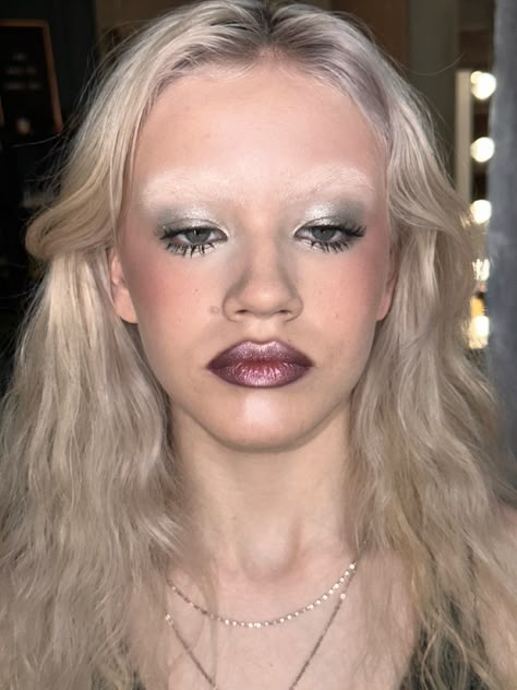 Alien Core, Bleached Brows, Minimalist Makeup, Chanel Runway, Alternative Makeup, Runway Makeup, Makeup Tut, Gothic Makeup, Makes You Beautiful