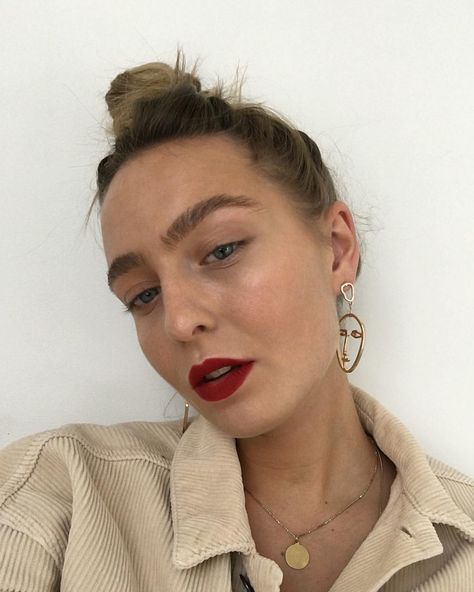 pinterest- @lillieataylor Red Lip Aesthetic, No Eye Makeup, Lip Aesthetic, Beauty Make-up, Hair Red, Make Up Looks, Red Lip, Festival Looks, Red Lipstick