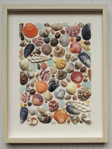 shell mosaic art Mosaic With Shells, Epoxy Shell Art, Sea Shell Art Projects Diy Ideas, Framed Shell Art, Sea Shell Mosaic, Muscle Shell Art, Sea Shells Art, Painting With Seashells, Sea Shell Art Projects