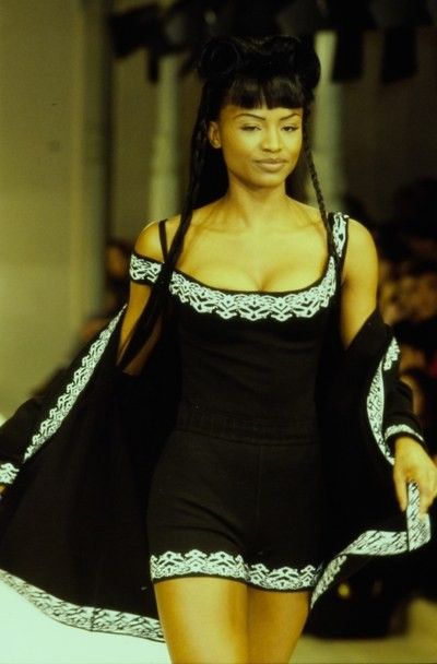 Alaia 1992, Alaia Dress, Fashion 1990s, Azzedine Alaïa, Fashion Runway Show, High Fashion Runway, 90s Runway Fashion, Azzedine Alaia, Disney Princess Dresses