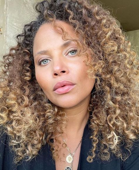 Denise Vasi, Mixed Curly Hair, Natural Beauty Makeup, Summer Hair, Heat Styling Products, Hair Tips, Clean Beauty, My Son, Summer Hairstyles