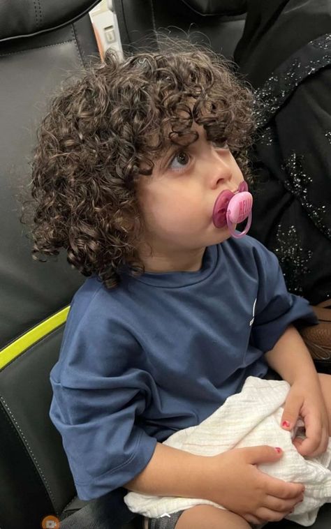 Funny Pictures Of Babies, Pictures Of Babies, Hispanic Babies, Curly Hair Baby, Mexican Babies, Funny Baby Pictures, Boys With Curly Hair, Mixed Kids, Asian Babies