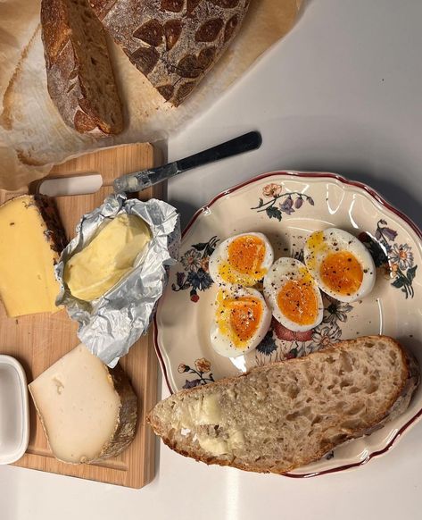 breakfast with French cheese, butter, and fresh sourdough @bitten.bitess #food #foodphotography #foodstagram #foodblogger #pastry #baker #bakery #bakeryelove French Breakfast Ideas, Sourdough Breakfast Recipes, Danish Breakfast, Sourdough Breakfast, European Breakfast, Autumn Breakfast, French Butter, French Breakfast, Cheese Butter