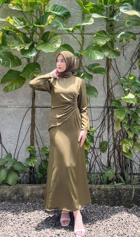 Gaun Satin Dresses Hijab, Baju Braidsmaid Hijab, Dress Braidsmaid Hijab, Dress Satin Hijab Bridesmaid, Bridesmaid Satin Hijab, Bridesmaid Dresses Hijab Gemuk, Inspirasi Bridesmaid Hijab, Gaun Bridesmaid Hijab Satin, Satin Dresses Hijab